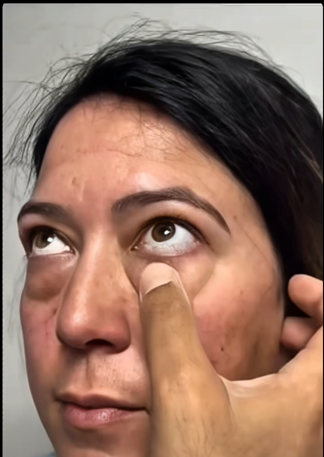 Duermes bien y las ojeras no se van: esta mascarilla natural puede ayudarte