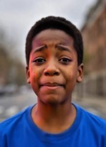 El militar condecorado, el niño que lloraba y la verdad que paralizó a todo el vecindario