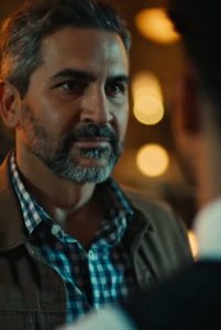 La mesera humilló a un hombre humilde sin saber que era el dueño del restaurante