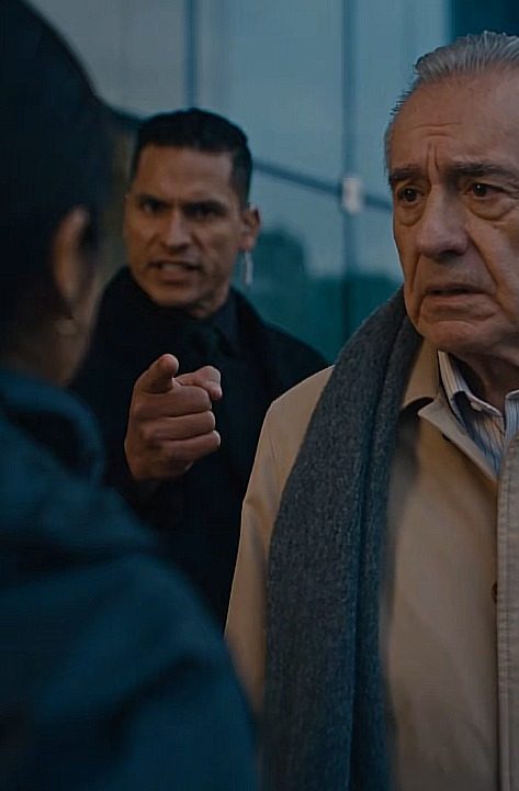 SE DETUVO A AYUDAR A UN ANCIANO… SIN SABER QUIÉN ERA REALMENTE DON ERNESTO