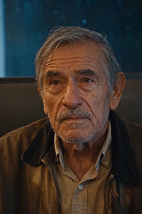 LO DESPIDIERON POR AYUDAR A UN ANCIANO… SIN SABER QUIÉN HABÍA LLEGADO A BUSCARLO