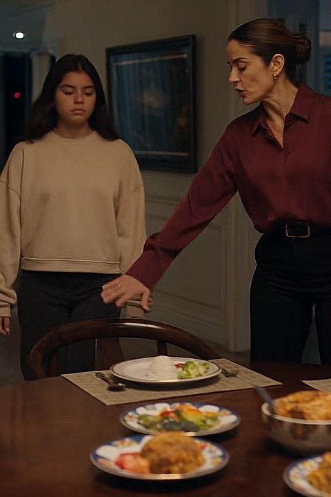 LA HACÍA COMER APARTE… HASTA QUE LUCÍA MOSTRÓ TODO LO QUE HABÍA GUARDADO