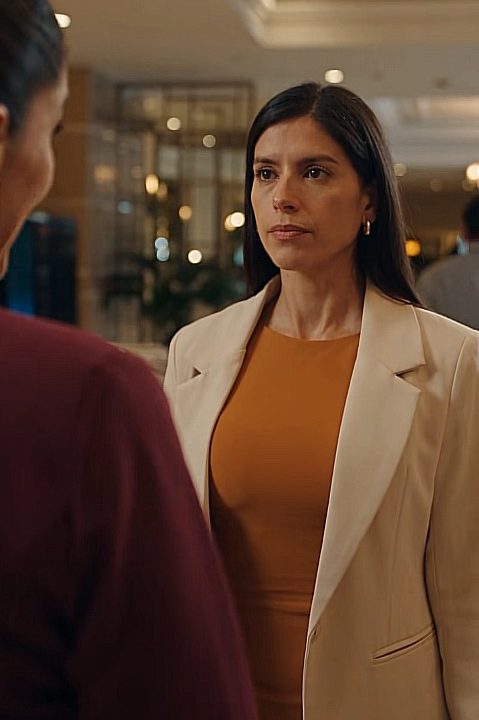 LA HUMILLÓ EN EL LOBBY… SIN SABER QUE CAMILA ACABABA DE ADQUIRIR EL HOTEL