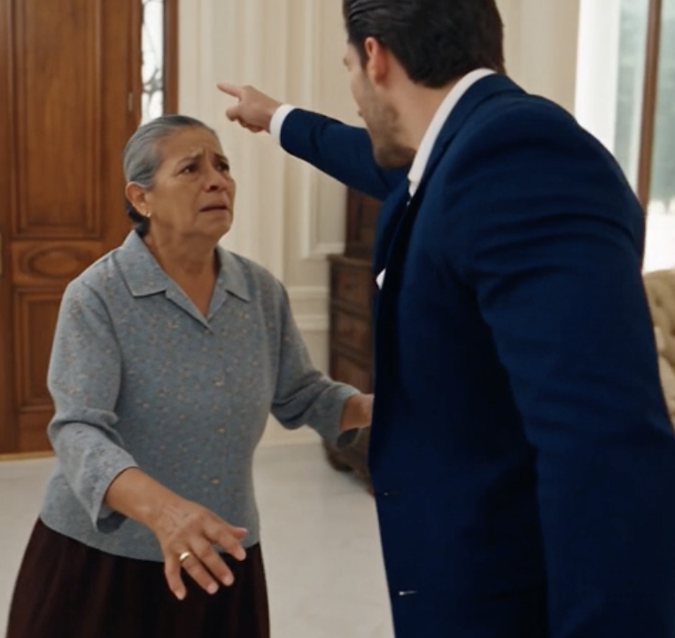 Echó a su madre de la mansión sin saber que ella era la dueña